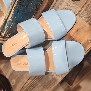 Wayderns blue patent leather women's shoe